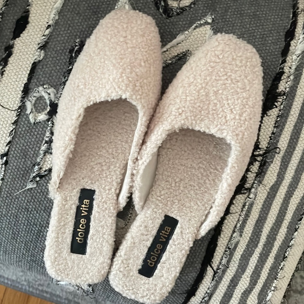 Dolce Vita sherpa flats size 8 *Never worn